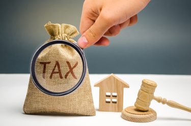相続で発生する税金は？相続税の計算方法や申告期限、控除や特例について解説